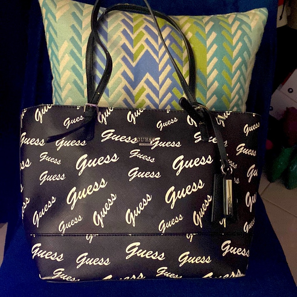Guess- Los Angeles Shoulder Bag